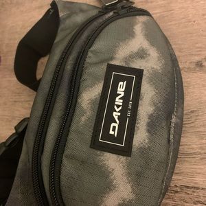 Dakine fanny pack